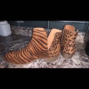 Animal print bootie, 7.5, perfect like new condition